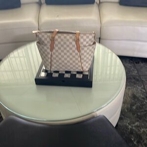 Beautiful LV bag in great condition like new